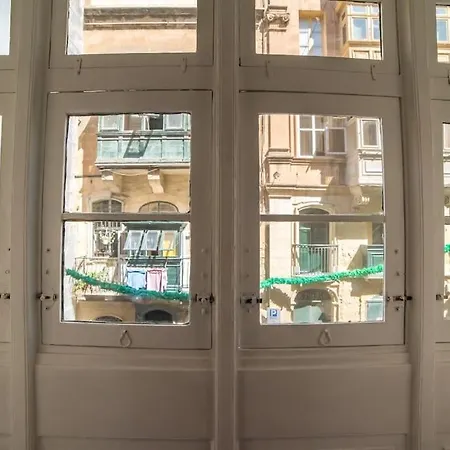 Juliana's Unique Townhouse By Vallettastay