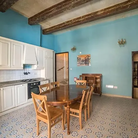 Juliana's Unique Townhouse By Vallettastay *