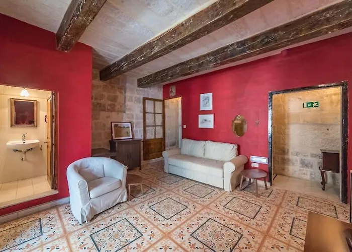 Juliana's Unique Townhouse By Vallettastay