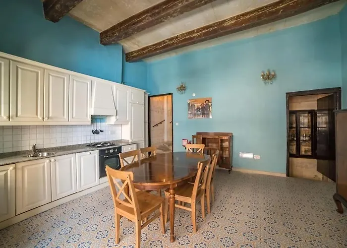 Juliana's Unique Townhouse By Vallettastay *